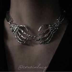 Gothic Skeleton Hands Necklace – Statement Choker – Silver Tone 🖤